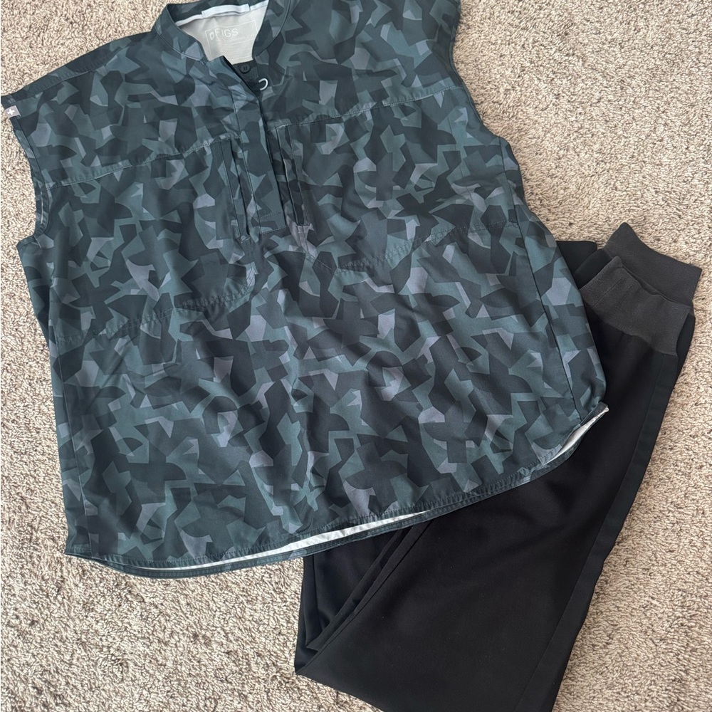 Limited edition figs Camouflage Sleeveless Top and Black joggers medium